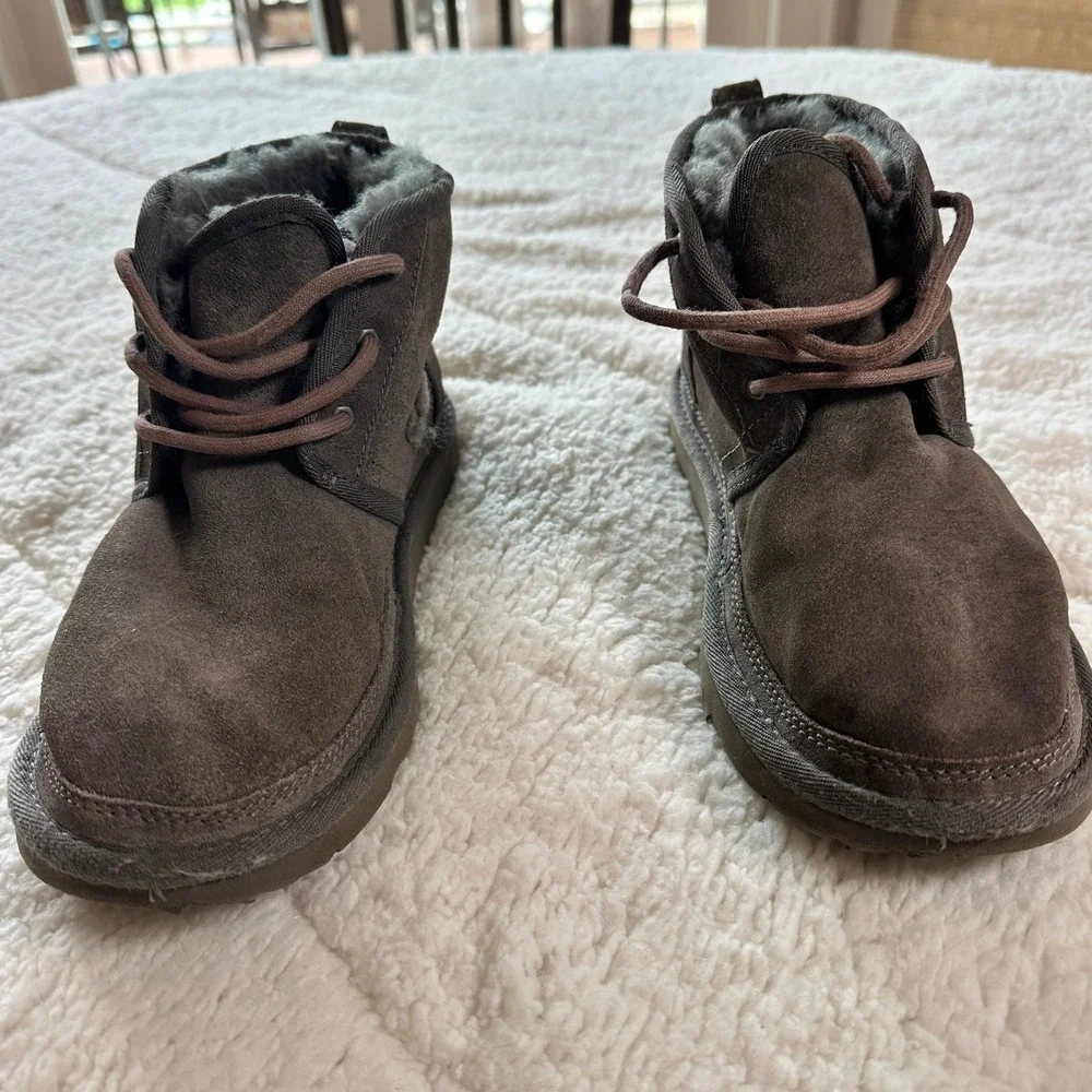 UGG Neumel Boots Mens 8 Brown Suede Lace Up Chukka Gorpcore Winter Warm Cozy
